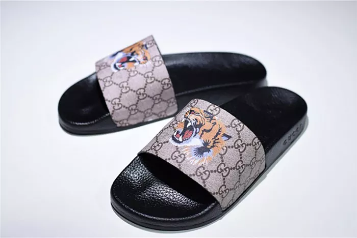 GUCCI Leather SLIDE SANDAL with TIGER 456234 K5Y00 8919