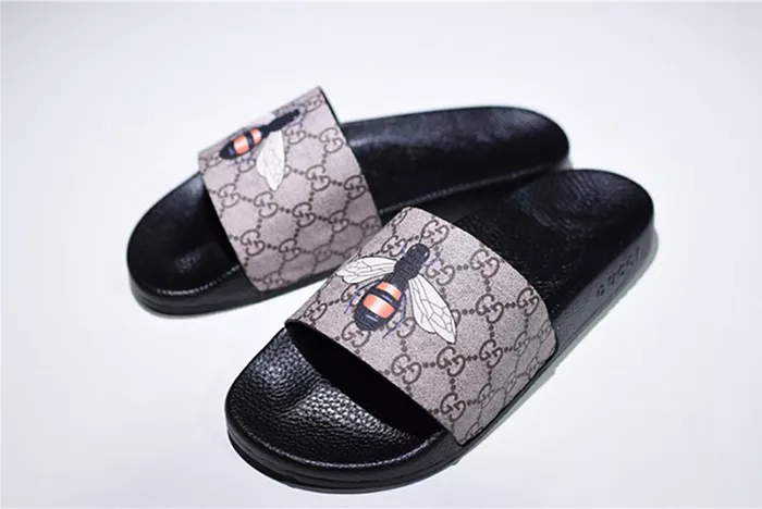 GUCCI Leather SLIDE SANDAL with PLAID BEE