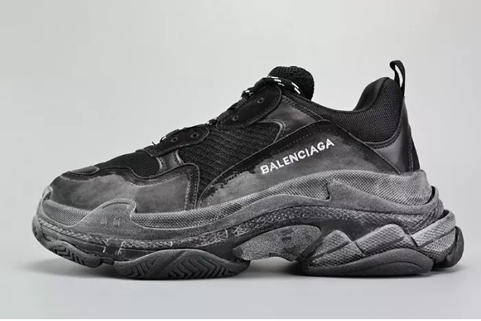 BALENCIAGA BLACK TRIPLE S TRAINER W06G01001