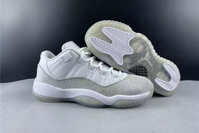 Air Jordan 11 WMNS “Metallic Silver” AR0715-101