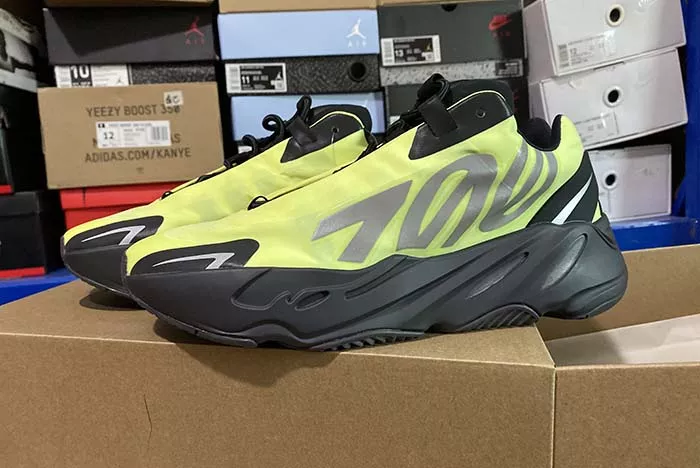 ADIDAS YEEZY BOOST 700 MNVN PHOSPHOR - FY3727