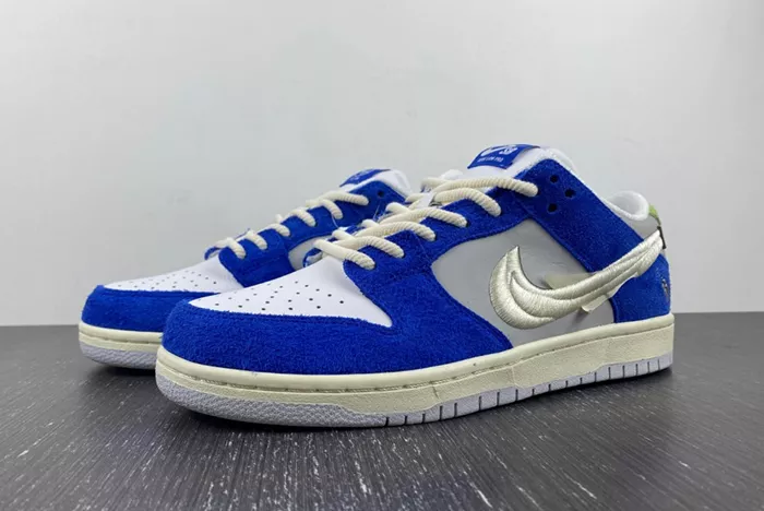 Fly Streetwear x Nike SB Dunk Low DQ5130-400